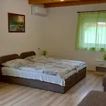 Napsugar Vendeghaz 3* Ujudvar