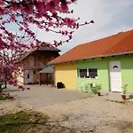 Napsugar Vendeghaz Guest house Ujudvar