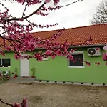Napsugar Vendeghaz Guest house Ujudvar