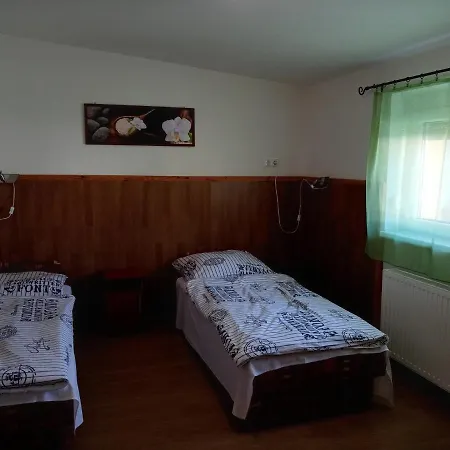Napsugár Casa de hóspedes Újudvar