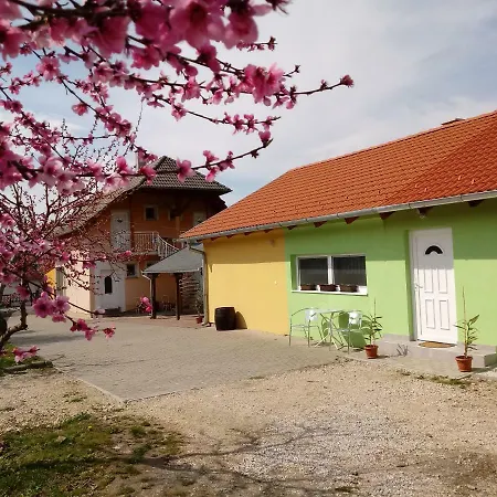 Napsugár Casa de hóspedes Újudvar