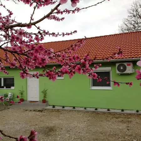 Napsugár Casa de hóspedes Újudvar